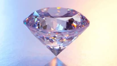 ఒక్క వజ్రం..  లక్షాధికారిగా మారిన కూలీ..!