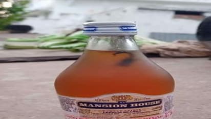 మద్యం సీసాలో ‘తేలు’..!