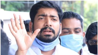 എസ്എഫ്ഐ ആര്എസ്എസിന് വിടുപണി ചെയ്യുന്നു, മുഖ്യമന്ത്രി കുഞ്ഞിരാമന്മാരെ കൊണ്ട് ചുടുചോറ് വാരിക്കുന്നു: കെ എസ് യു