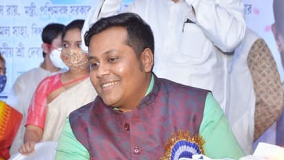 পড়াশোনায় ভালো ছিলেন না দেবাঞ্জন, তাঁর ভুয়ো আইএএস হয়ে ওঠার কাহিনা হার মানাবে সিনেমার গল্পকে