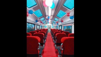 Photos: अंदर से कैसा दिखता है कांच की छत वाला विस्टाडोम कोच, जानें कैसा रहा पैसेंजर्स का अनुभव