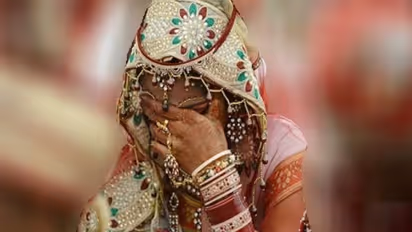 पति के कमरे में गई नई नवेली दुल्हन, अचानक सिर से गिरा wig, मच गया हंगामा