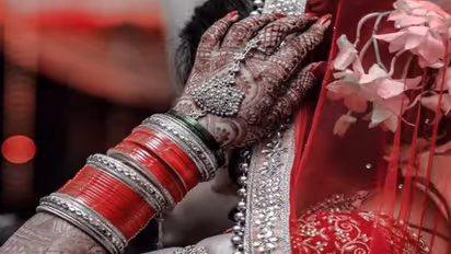 ಶಾಲಾ ಪಠ್ಯದಲ್ಲಿ ವರದಕ್ಷಿಣೆ  ಲಾಭ, ನಷ್ಟ ಚರ್ಚೆ: ಭಾರೀ ವಿವಾದ