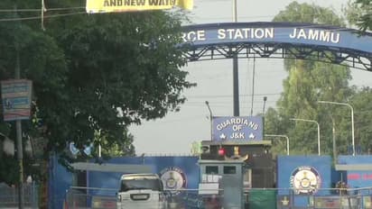 जम्मू: एयरफोर्स स्टेशन पर पहली बार पाकिस्तान से आए ड्रोन से हमला, संदिग्ध से पूछताछ