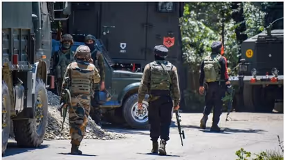 Pulwama Terrorist Attack : പുൽവാമ ഭീകരാക്രമണത്തിൽ ഉൾപ്പെട്ട അവസാന ഭീകരനെയും വധിച്ചു: ജമ്മു കശ്മീർ പൊലീസ്