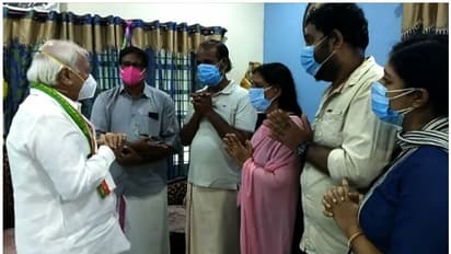 വിസ്മയയുടെ വീട് സന്ദര്ശിച്ച് ഗവർണർ; കേരളത്തിലെ എല്ലാ പെൺകുട്ടികളും എൻ്റെയും മക്കളെന്ന് ആരിഫ് ഖാന്