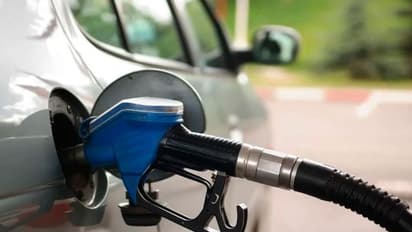 మీ కార్ మైలేజీ తగ్గిందా.. అయితే ఈ చిట్కాలు పాటిస్తే మైలేజ్ 20 శాతం పెరుగుతుంది..