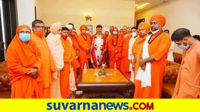 ಡಿಕೆಶಿ ಭೇಟಿಯಾದ ಲಿಂಗಾಯತ, ಹಿಂದುಳಿದ ವರ್ಗಗಳ 25 ಮಠಗಳ ಸ್ವಾಮೀಜಿಗಳು