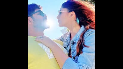 Nayanthara: தண்ணீருக்கு நடுவே... விக்னேஷ் சிவனை கட்டி அணைத்து கொண்டிருக்கும் நயன்! படு ரொமான்டிக் போட்டோ!