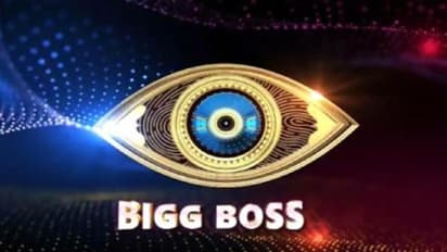 பிக்பாஸ் வீட்டில் அத்து மீறும் போட்டியாளர்கள்... லிப் லாக் மற்றும் ரொமான்ஸ்..! வைரலாகும் வீடியோ..!