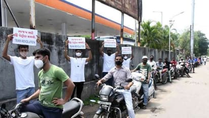 इस शहर में फ्री में मिल रहा पेट्रोल, बस वंदे मातरम या भारत माता की जय बोलिए और मुफ्त ले जाइए तेल