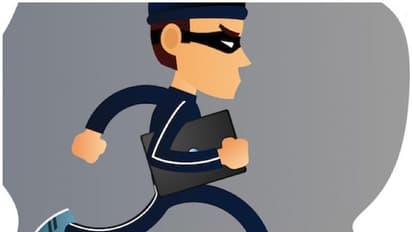 കാട്ടാക്കടയിൽ തോക്കുചൂണ്ടി കവർച്ച, മുഖംമൂടി ധരിച്ചെത്തിയ സംഘം വീട്ടമ്മയുടെ കമ്മൽ കവർന്നു, ഒടുവിൽ ട്വിസ്റ്റ്