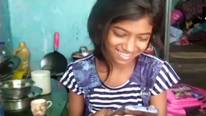 డజన్ మామిడిపండ్లు రూ. 1.2 లక్షలకు అమ్మింది.. స్మార్ట్ ఫోన్ కొనుక్కుంది.. !