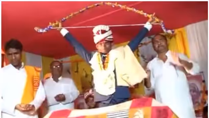 'വില്ലൊടിച്ച് സ്വയംവരം'; ബീഹാറിൽ നിന്നുള്ള വ്യത്യസ്തമായ വിവാഹം വൈറൽ