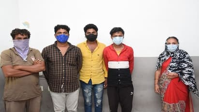 వీడిన మిస్టరీ : సెల్ ఫోన్ కోసం.. స్నేహితుడిని చంపి, కిరోసిన్ పోసి తగలబెట్టి...