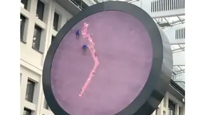 Sweeper's clock in Rotterdam leaves netizens amazed; watch the video