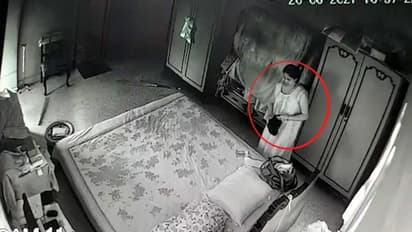 আয়া সেন্টার থেকে পরিচারিকা রেখে মাথায় হাত, সিসিটিভিতে ধরা পড়ল ভয়ঙ্কর চুরির ছবি