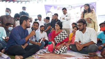 వైఎస్ షర్మిల వరంగల్ పర్యటన... పూల వర్షంతో ఘన స్వాగతం (ఫోటో గ్యాలరీ)