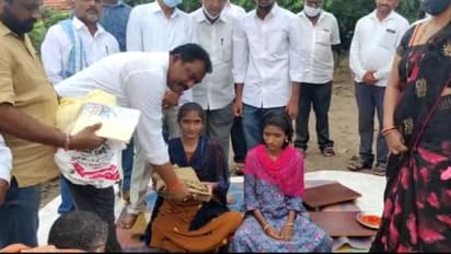 కొత్తబట్టలు పెట్టి ఇంటికి భూమి పూజ... అనాధ ఆడబిడ్డలకు మేనమామలా మారిన టీఆర్ఎస్ ఎమ్మెల్యే (వీడియో)