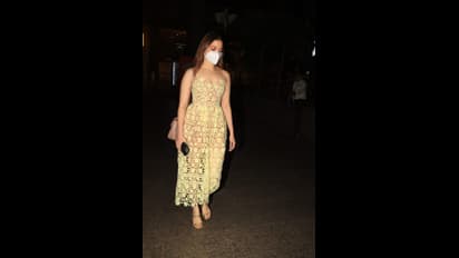 பார்த்தாலே பக்குனு ஆகுதே... தமன்னாவின் ட்ரான்ஸ்பரென்ட் உடையை பார்த்து ஜர்க் ஆகும் ரசிகர்கள்!