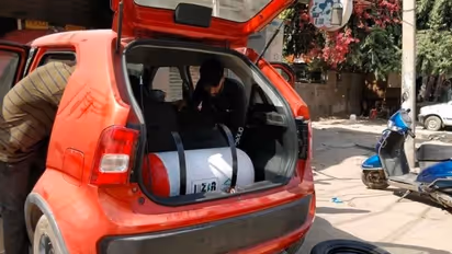 വില 10 ലക്ഷം രൂപയിൽ താഴെ, 33 കിമിക്ക് മേൽ മൈലേജ് ഉറപ്പ്! ഇതാ ചില സിഎൻജി കാറുകൾ