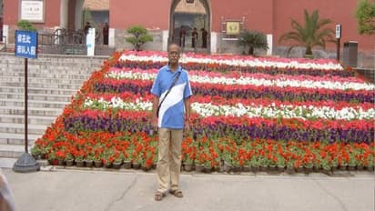 গত ১০ বছর ধরে ফিজ মাত্র ৫০ টাকা, একের পর এক রোগী দেখে চলেছেন উদ্দালক ভট্টাচার্য