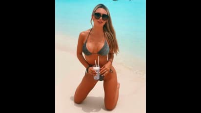 ছোট পোষাকে ধরছে না স্তনযুগল, শরীরি মোচরে উষ্ণতার হাতছানি, চিনে নিন মেসির সতীর্থের বন্ধবীকে