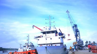 கச்சா எண்ணெய் திருட்டு! 8 இலங்கை மாலுமிகள் அடங்கிய கப்பலை சிறைபிடித்த நைஜீரியா