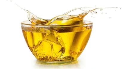 Oil Price: ভোজ্যতেলের দাম কমছে, উৎসবের মধ্যেই স্বস্তির নিঃশ্বাস মধ্যবিত্তির পকেটে