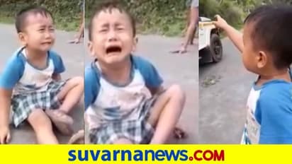 ನನ್ನ ಕೋಳಿಗಳನ್ನು ಕೊಡಿ ಪ್ಲೀಸ್..! ರಸ್ತೆಯಲ್ಲೇ ಬಿಕ್ಕಿ ಬಿಕ್ಕಿ ಅತ್ತ ಕಂದ