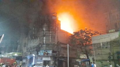 লেকটাউনে রাতের অন্ধকারে ভয়াবহ অগ্নিকাণ্ড মিনি-জয়া সিনেমা হলে, আহত ১ মহিলা