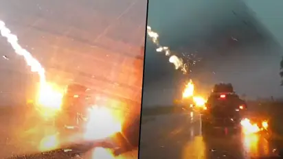 ഹൈവേയിൽ കാറിനെ വിഴുങ്ങി മിന്നല്, ഞെട്ടിപ്പിക്കുന്ന ദൃശ്യങ്ങള്