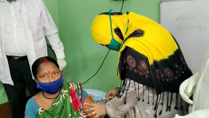 টিকাকরণ বিতর্কে আসানসোলের প্রাক্তন ডেপুটি মেয়র, শোকজ করলেন পুর প্রশাসক