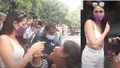 యాచకులకు దొరికిపోయిన బాలయ్య హీరోయిన్‌ ప్రగ్యా జైశ్వాల్‌.. వీడియో వైరల్‌