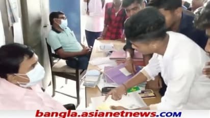 সরকারি স্কুলে দ্বিগুণ ভর্তি ফি আদায়ের পর্দা ফাঁস, কাঠগড়ায় প্রধান শিক্ষক