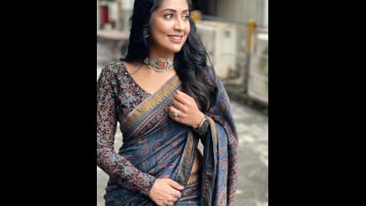 സാരിയിൽ സ്റ്റൈലിഷ് ലുക്കിൽ നവ്യ; ചിത്രങ്ങൾ കാണാം