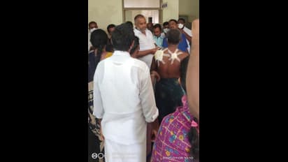 జగన్ సొంత జిల్లాలో దారుణం... టిడిపి మద్దతుదాలపై వాలంటీర్, వైసిపి శ్రేణులు వేట కొడవళ్ళతో దాడి (వీడియో)