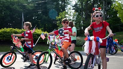এ এক অন্য স্বাধীনতার স্বাদ, কোভিডের ভয় ভুলে মেতে উঠল মার্কিনিরা - দেখুন ছবিতে ছবিতে