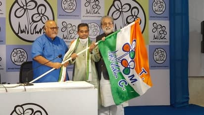 ಕಾಂಗ್ರೆಸ್ಗೆ ಹೊಡೆತ; ಪಕ್ಷ ತೊರೆದು TMC ಸೇರಿದ ಮಾಜಿ ರಾಷ್ಟ್ರಪತಿ ಪ್ರಣಬ್ ಮುಖರ್ಜಿ ಪುತ್ರ!