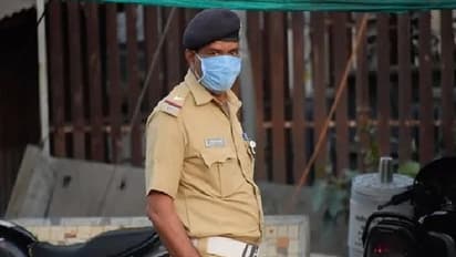 इंस्पेक्टर ने शादीशुदा लेडी कांस्टेबल को रात में भेजा मैसैज, 'बुरा न मानें तो कुछ कहूं-आई लव यू मैडम'