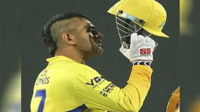 మహేంద్ర సింగ్ ధోనీ, ఆ రోజు టీమిండియా జెర్సీతోనే పడుకున్నాడు... కారణం ఏంటంటే...