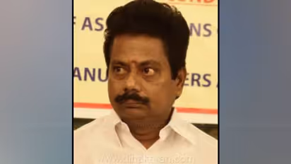 கூவத்தூர் விடுதியில் அடிமைகளாக இருந்தீர்களா..? முன்னாள் அமைச்சர்களை வறுத்தெடுக்குத் மாஜி அமைச்சர் செந்தமிழன்.