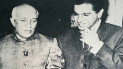 नेहरू से लेकर मनमोहन और अटल बिहारी तक...देखिए दिलीप कुमार का दिग्गज नेताओं के साथ अंदाज
