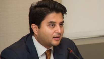 MP की सियासत के किंगमेकर सिंधिया बने मोदी टीम में मंत्री, विदेश से नौकरी छोड़ शुरू की थी राजनीति