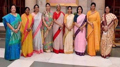 ಕಾಂಚೀವರಂ ಸಿಲ್ಕ್ To ಬನಾರಸ್: ಸೀರೆಯಲ್ಲಿ ಮಿಂಚಿದ ಸಚಿವೆಯರು