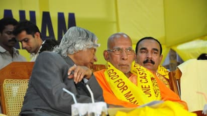 ശിവഗിരി മുൻ മഠാധിപതി സ്വാമി പ്രകാശാനന്ദ സമാധിയായി