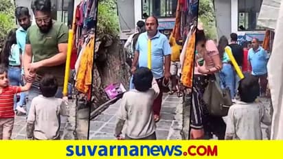 ಕೋಲು ಹಿಡಿದು ಮಾಸ್ಕ್ ಹಾಕಿ ಅಂತ ಹೆದರಿಸಿದ ಬಾಲಕ ಈಗ ಪೊಲೀಸ್ ಜೊತೆ