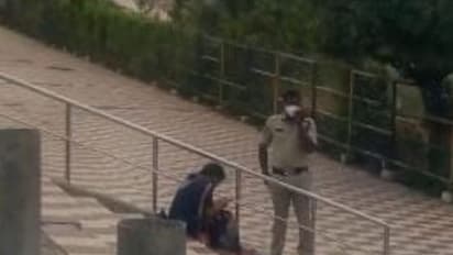 కృష్ణా నదీ తీరంలో తీవ్ర గాయాలతో యువతి... కాపాడిన పోలీసులు