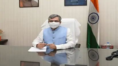 ట్విటర్ కు షాక్.. వస్తూనే స్ట్రాంగ్ వార్నింగ్ ఇచ్చిన ఐటీ మంత్రి...