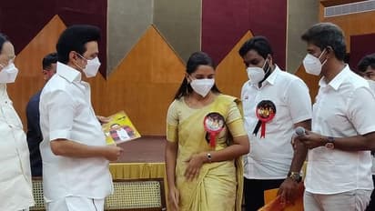 ஏட்டு சுரக்காய் போதும்... அனுபவ பாடம் வேணும்.. திமுகவில் சேர்ந்தது பற்றி விளக்கிய பத்மபிரியா..!